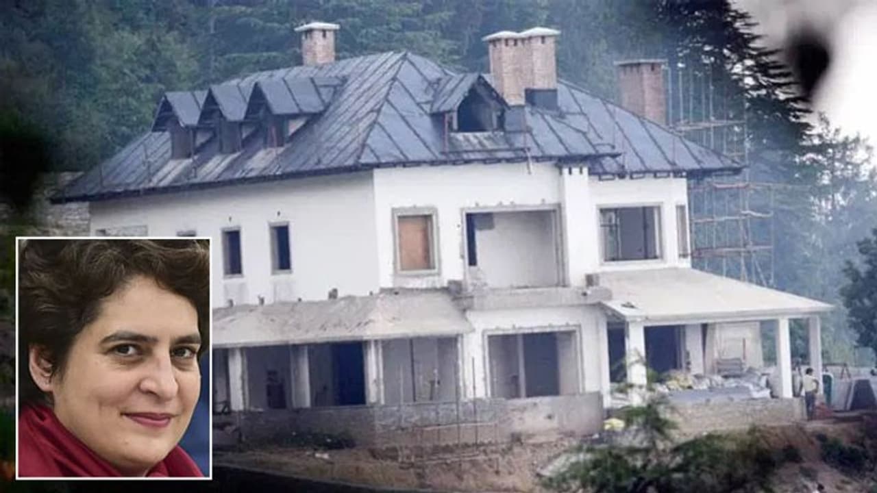 अपने नए घर में पहुंचीं प्रियंका गांधी, दक्षिण भारत के पंडितों ने कराया गृहप्रवेश अपने नए घर में पहुंचीं प्रियंका गांधी, दक्षिण भारत के पंडितों ने कराया गृहप्रवेश