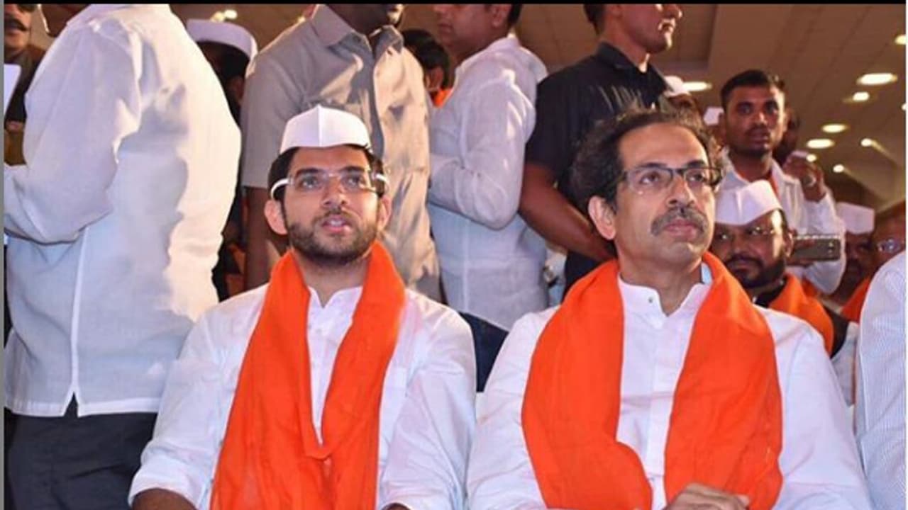 ಚುನಾವಣೆಗೂ ಮುನ್ನ ಸ್ವಪಕ್ಷೀಯರಿಂದಲೇ ಶಿವಸೇನೆಗೆ ಬಿಗ್ ಶಾಕ್! ಚುನಾವಣೆಗೂ ಮುನ್ನ ಸ್ವಪಕ್ಷೀಯರಿಂದಲೇ ಶಿವಸೇನೆಗೆ ಬಿಗ್ ಶಾಕ್!