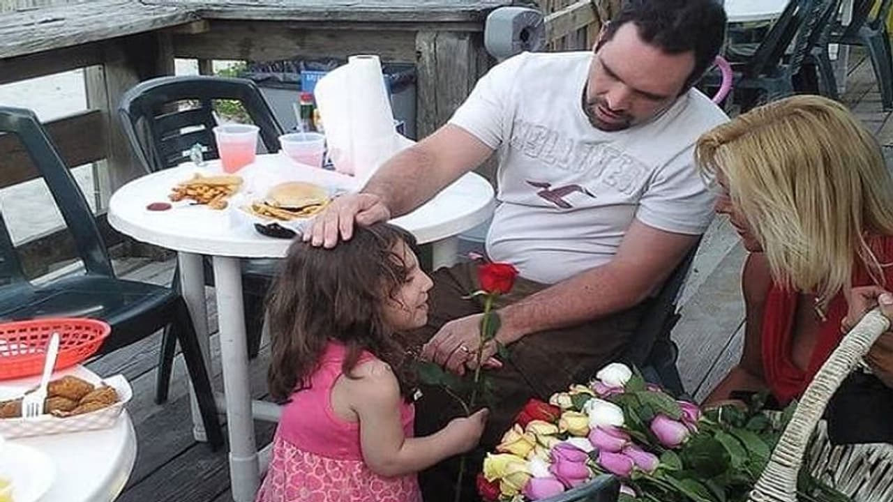 कपल ने 6 साल की बच्ची समझ लिया था गोद, लेकिन फिर सामने आई खौफनाक असलियत कपल ने 6 साल की बच्ची समझ लिया था गोद, लेकिन फिर सामने आई खौफनाक असलियत