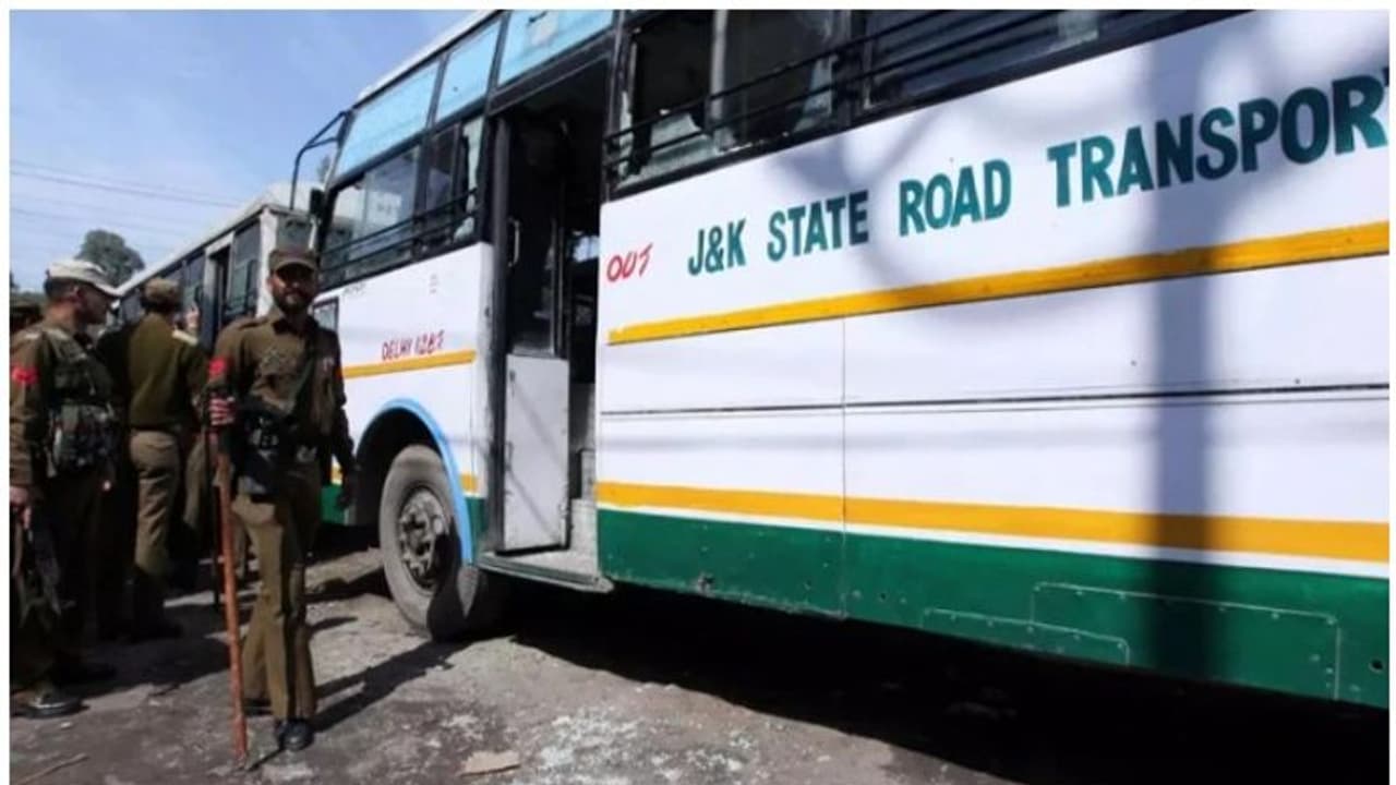 ജമ്മുവില്‍ ബസില്‍ നിന്നും സ്ഫോടക ശേഖരം പിടിച്ചെടുത്തു