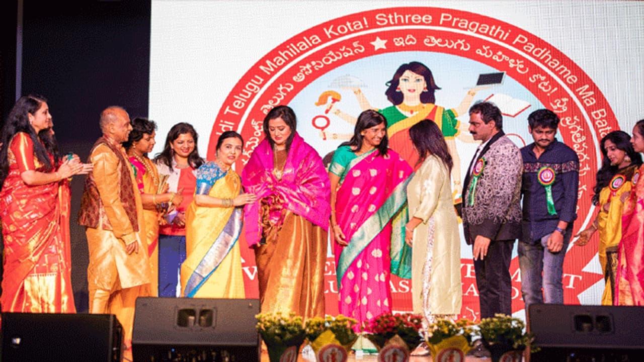 అమెరికాలో తొలి తెలుగు మహిళాసంఘం.. ఎంపీ సుమలతకు అరుదైన గుర్తింపు