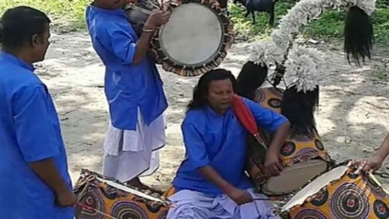 মুর্শিদাবাদের লালুর ঢাকের বাদ্যিতে মাতবে এবার স্বপ্ননগরী মুম্বই মুর্শিদাবাদের লালুর ঢাকের বাদ্যিতে মাতবে এবার স্বপ্ননগরী মুম্বই