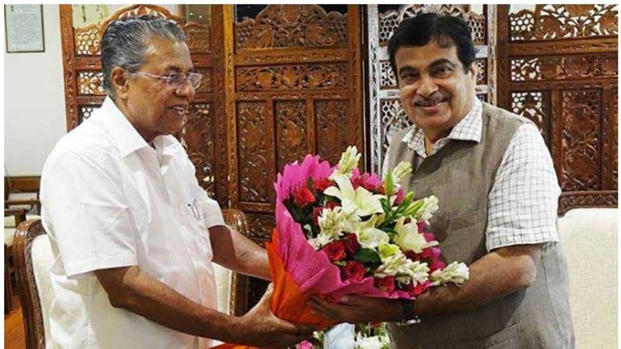 'ബുള്ഡോസര് കയറ്റിയാലേ പഠിക്കൂ?', മുഖ്യമന്ത്രി ഇരിക്കുമ്പോൾ ഉദ്യോഗസ്ഥരെ ശകാരിച്ച് ഗഡ്കരി 'ബുള്ഡോസര് കയറ്റിയാലേ പഠിക്കൂ?', മുഖ്യമന്ത്രി ഇരിക്കുമ്പോൾ ഉദ്യോഗസ്ഥരെ ശകാരിച്ച് ഗഡ്കരി