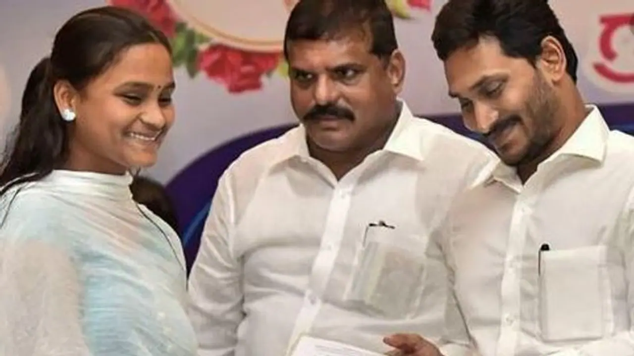 ಒಂದೇ ದಿನ 1.26 ಲಕ್ಷ ಸಿಬ್ಬಂದಿ ನೇಮಕ: ಸಿಎಂ ಜಗನ್ ಇತಿಹಾಸ! ಒಂದೇ ದಿನ 1.26 ಲಕ್ಷ ಸಿಬ್ಬಂದಿ ನೇಮಕ: ಸಿಎಂ ಜಗನ್ ಇತಿಹಾಸ!