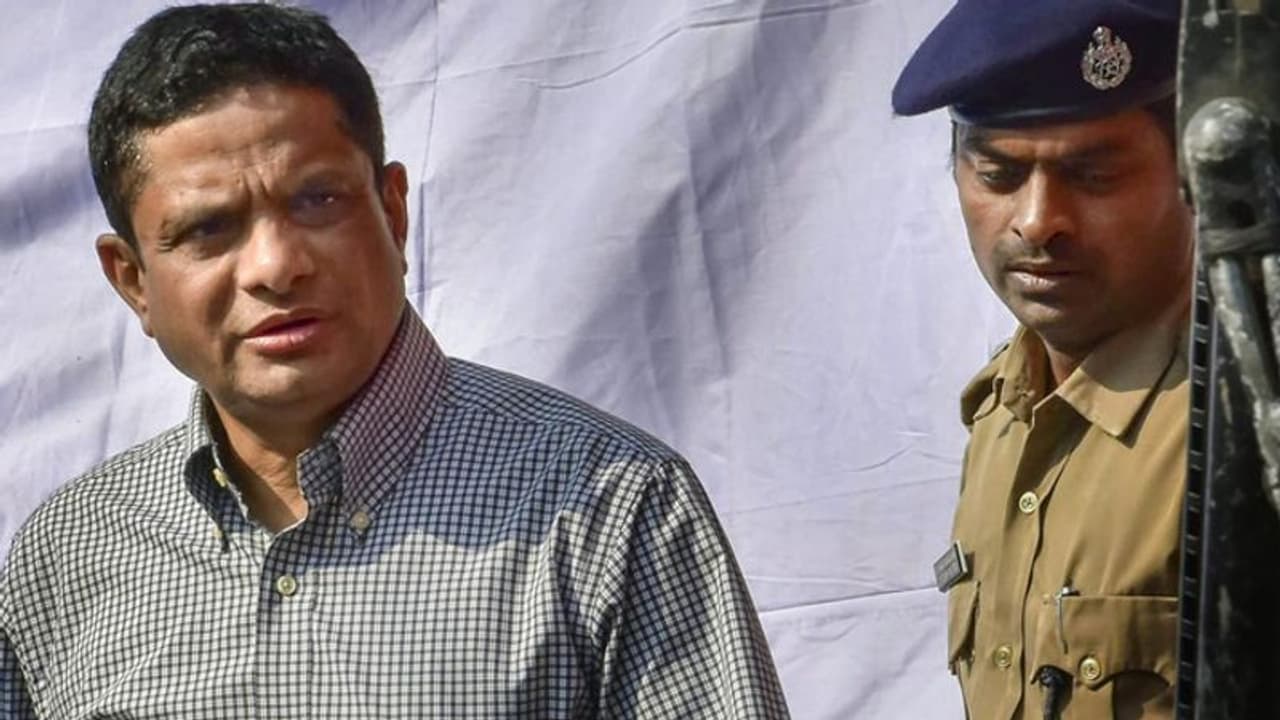 সাময়িক স্বস্তি রাজীব কুমারের, সিবিআইয়ের আবেদনের শুনানি স্থগিত রাখল সুপ্রিম কোর্ট সাময়িক স্বস্তি রাজীব কুমারের, সিবিআইয়ের আবেদনের শুনানি স্থগিত রাখল সুপ্রিম কোর্ট