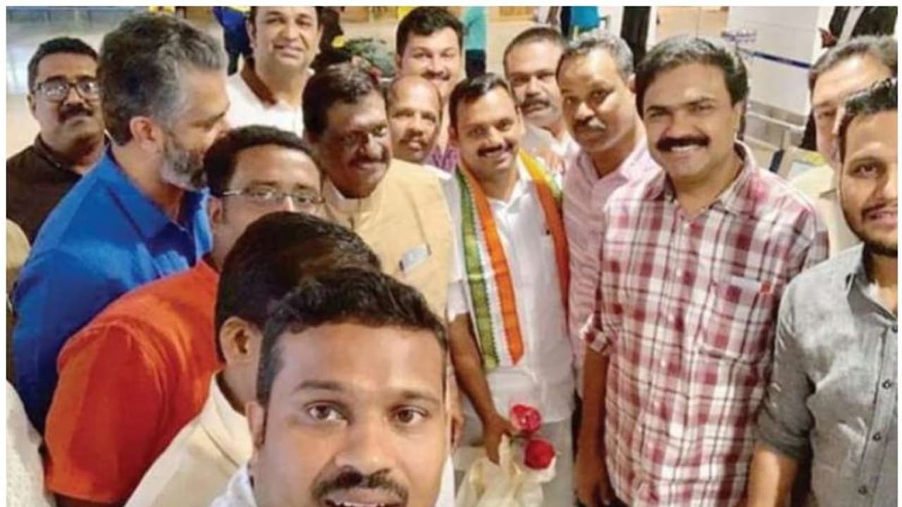 പാലായിലെ തോല്വിക്ക് ശേഷം ജോസഫും ജോസ് കെ മാണിയും ദുബായില് ഒരേ വേദിയില് പാലായിലെ തോല്വിക്ക് ശേഷം ജോസഫും ജോസ് കെ മാണിയും ദുബായില് ഒരേ വേദിയില്