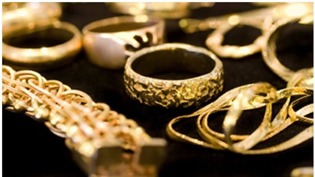ಒಂದು ತಿಂಗಳಲ್ಲಿ ಒಟ್ಟು 1,800 ರೂ. ಇಳಿದ ಬಂಗಾರದ ಬೆಲೆ!