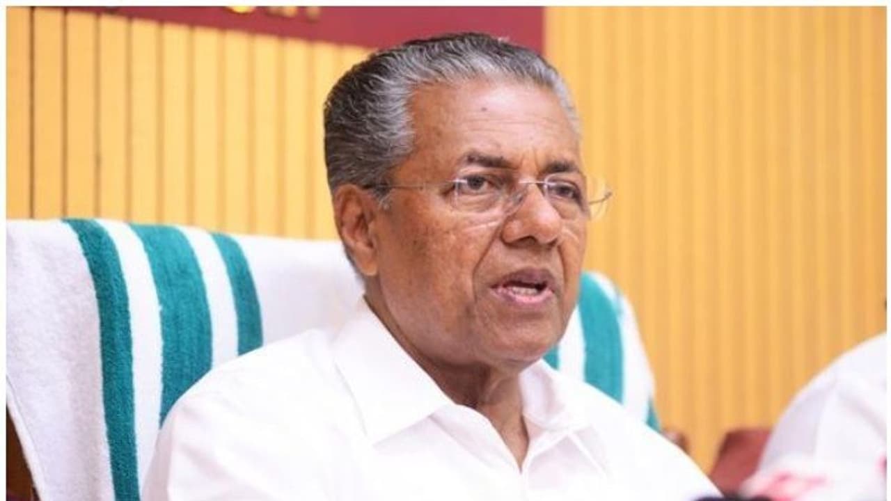 പ്രളയത്തെ തുടർന്ന് ഡാമുകളിലും പുഴകളിലും വന്നടി‍ഞ്ഞ മണല്‍ നീക്കണം: മുഖ്യമന്ത്രി