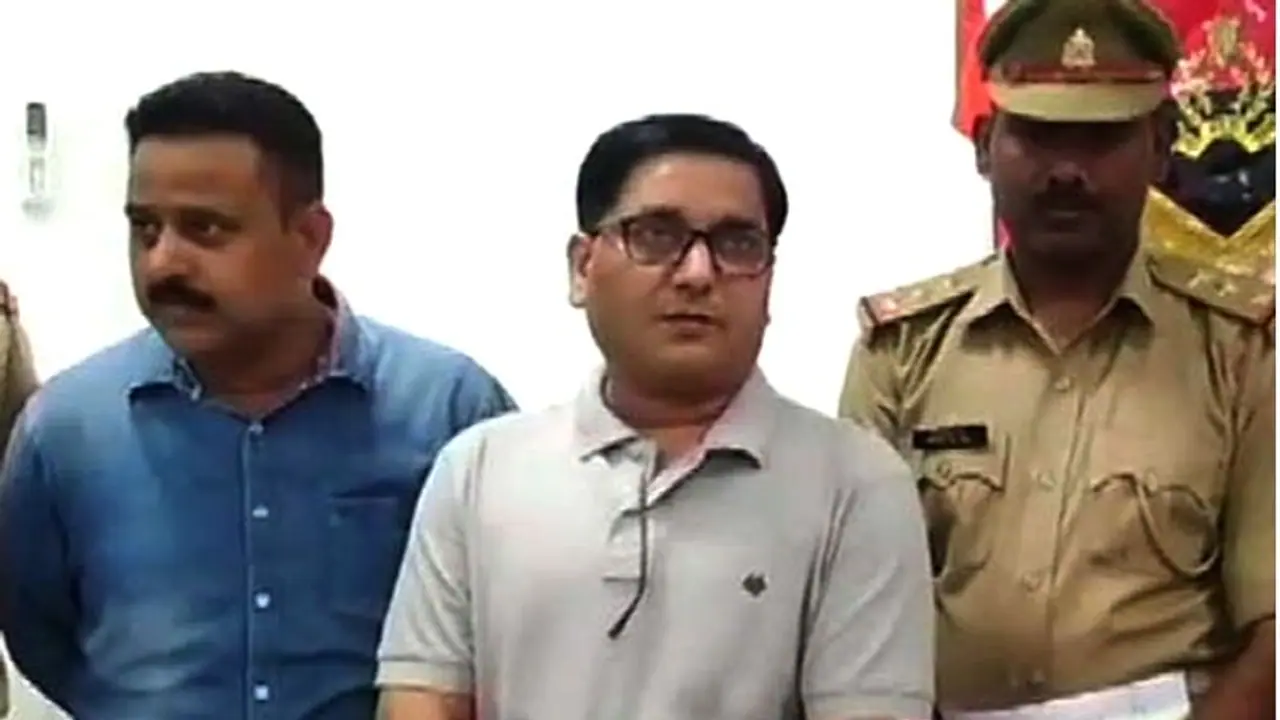 2 नर्सिंग होम, 10 साल में 70 हजार से ज्यादा ऑपरेशन...ऐसे खुली फर्जी MBBS डॉ . की पोल 2 नर्सिंग होम, 10 साल में 70 हजार से ज्यादा ऑपरेशन...ऐसे खुली फर्जी MBBS डॉ . की पोल