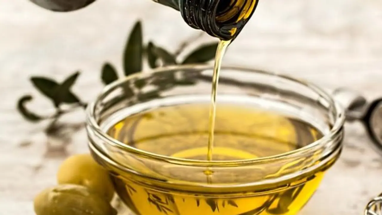 தேங்காய் எண்ணெய் நல்லெண்ணெய்..! இது தெரியாமல் இப்படி மாற்றி பயன்படுத்தாதீர்கள்..!