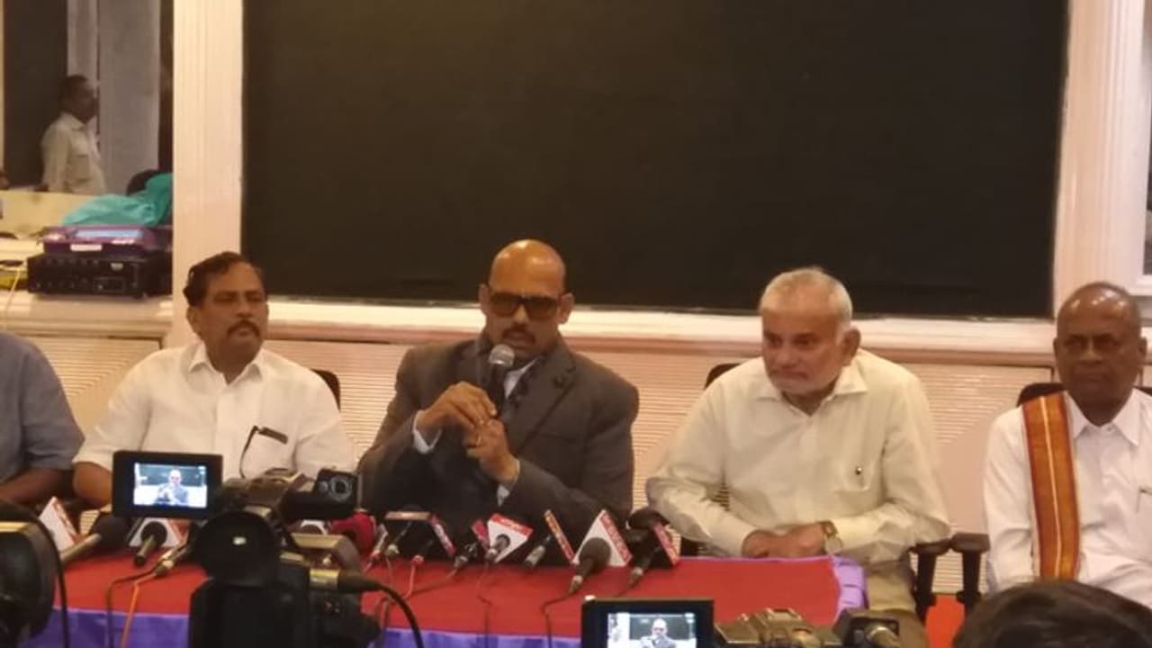 హైకోర్టు సీమలో పెట్టకపోతే.. ప్రత్యేక ఉద్యమమే: టీజీ వెంకటేశ్ హైకోర్టు సీమలో పెట్టకపోతే.. ప్రత్యేక ఉద్యమమే: టీజీ వెంకటేశ్