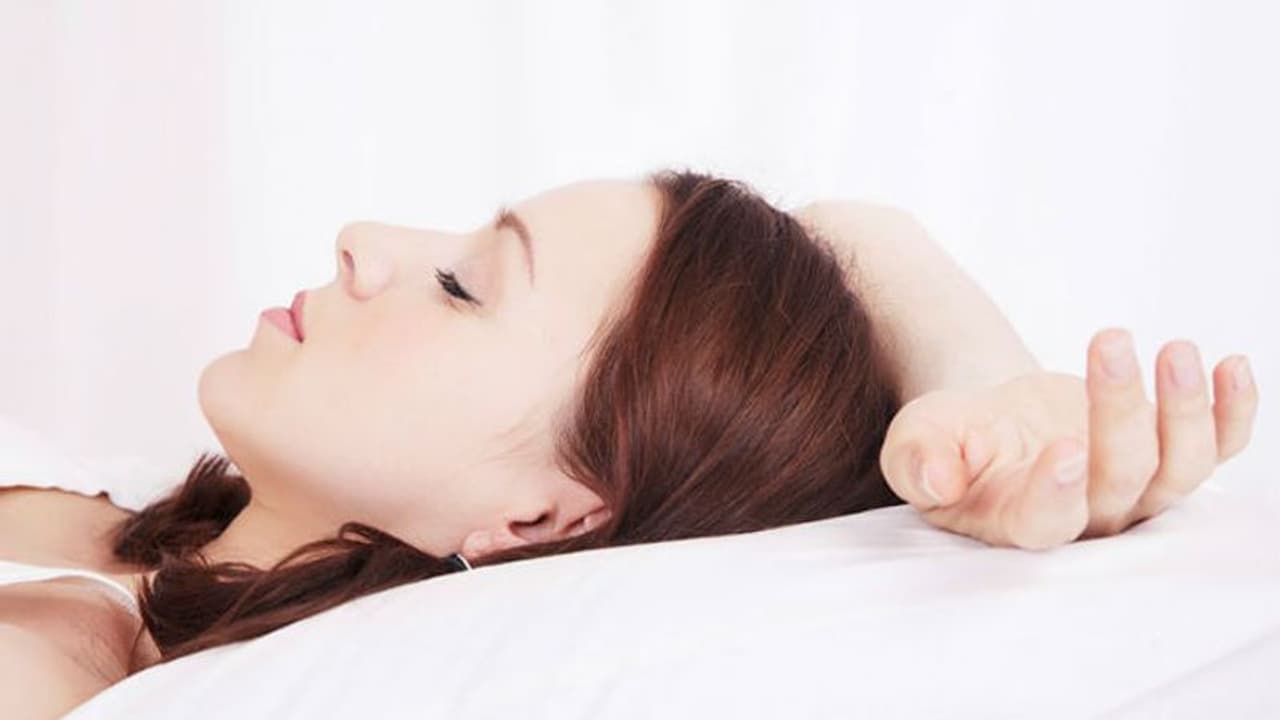 മുഖക്കുരുവും പാടുകളും ഒഴിവാക്കാം; രാത്രി കിടക്കും മുമ്പ് ചെയ്യേണ്ടത്... മുഖക്കുരുവും പാടുകളും ഒഴിവാക്കാം; രാത്രി കിടക്കും മുമ്പ് ചെയ്യേണ്ടത്...