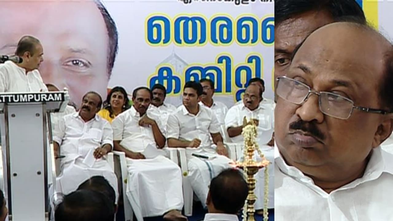 ഗ്രഹണി പിടിച്ച പിള്ളേരുടെ ആര്ത്തി; കോണ്ഗ്രസിലെ സ്ഥാനമോഹികളെ കളിയാക്കി ശങ്കരനാരായണന് ഗ്രഹണി പിടിച്ച പിള്ളേരുടെ ആര്ത്തി; കോണ്ഗ്രസിലെ സ്ഥാനമോഹികളെ കളിയാക്കി ശങ്കരനാരായണന്