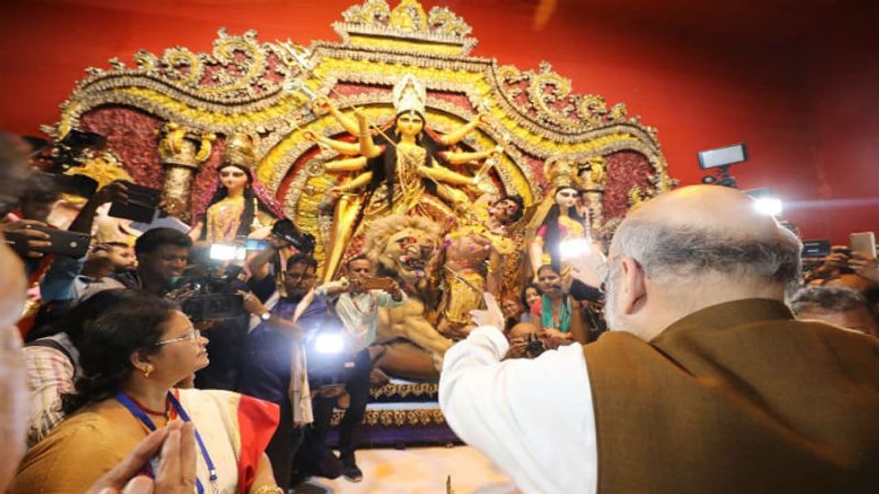 Amit Shah Visits Durga Puja Pandal in kolkata Amit Shah Visits Durga Puja Pandal in kolkata
