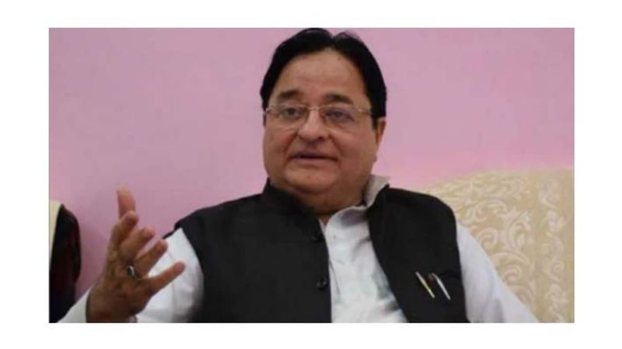 सपा सांसद के बिगड़े बोल, कहा माहौल ऐसा है जैसे लगता है संसद में नहीं धार्मिक जलसे में बैठा हूं सपा सांसद के बिगड़े बोल, कहा माहौल ऐसा है जैसे लगता है संसद में नहीं धार्मिक जलसे में बैठा हूं