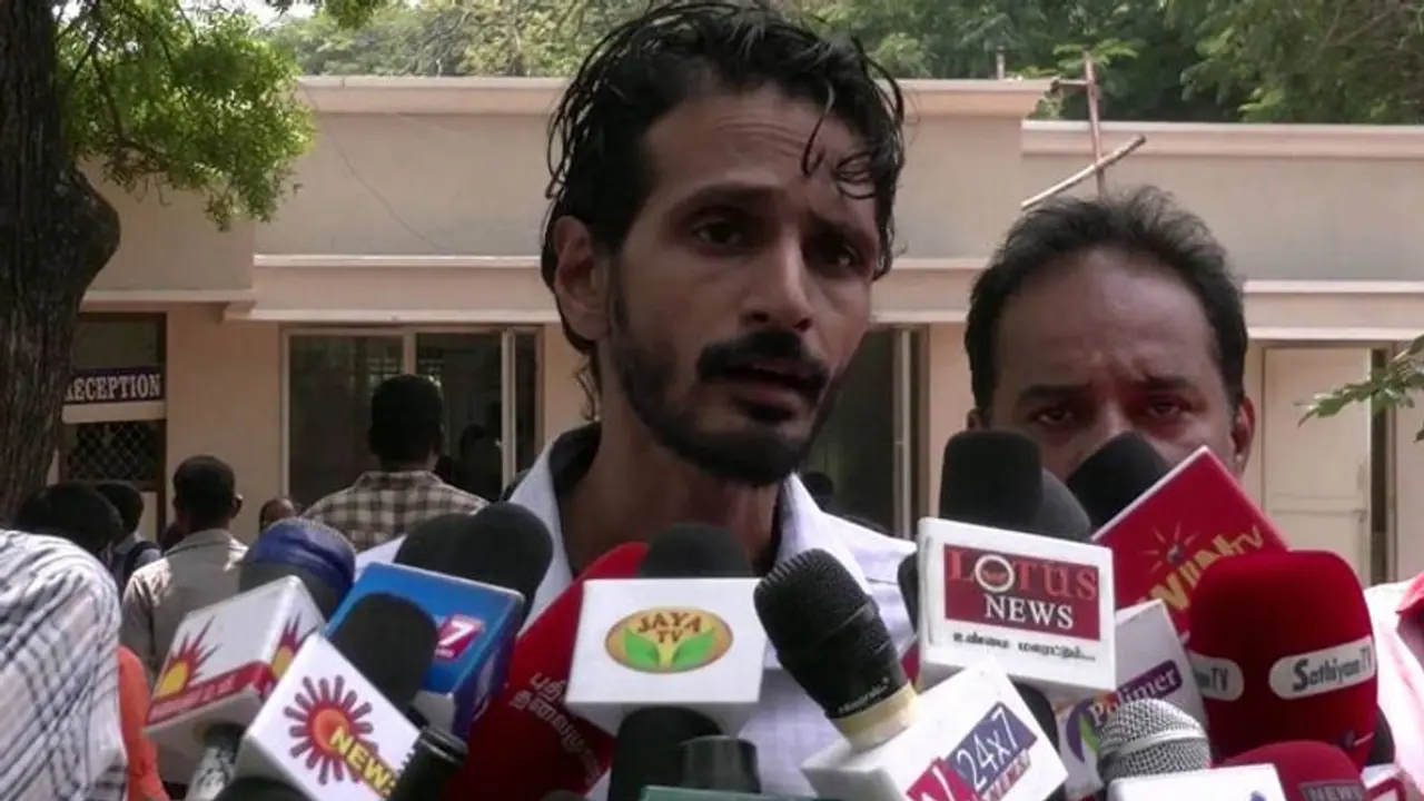 திமுக தலைவர்கள் குறித்து தொடர்ந்து அவதூறு.. கிஷோர் கே சுவாமி அதிரடி கைது.. ஆட்டம் ஆரம்பம். திமுக தலைவர்கள் குறித்து தொடர்ந்து அவதூறு.. கிஷோர் கே சுவாமி அதிரடி கைது.. ஆட்டம் ஆரம்பம்.