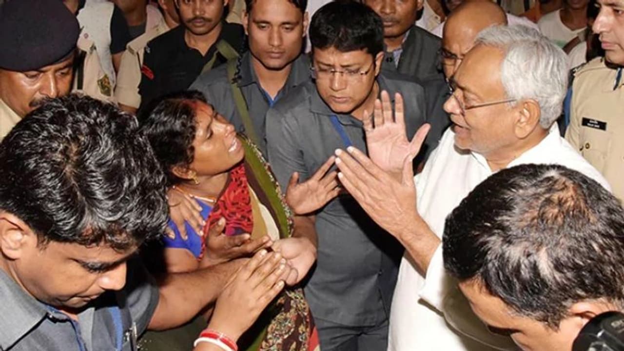 'അമേരിക്കയില് എന്താണ് സംഭവിച്ചത്'; ക്ഷുഭിതരായ പ്രളയബാധിതരോട് നിതിഷ് കുമാര് 'അമേരിക്കയില് എന്താണ് സംഭവിച്ചത്'; ക്ഷുഭിതരായ പ്രളയബാധിതരോട് നിതിഷ് കുമാര്