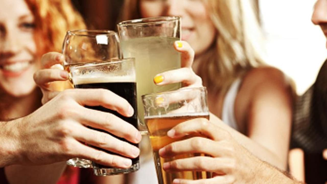 இளைஞர்கள் மது பழக்கத்திற்கு அடிமையாக இதுதான் காரணம்..! ஆய்வில் அதிர்ச்சி தகவல்..!