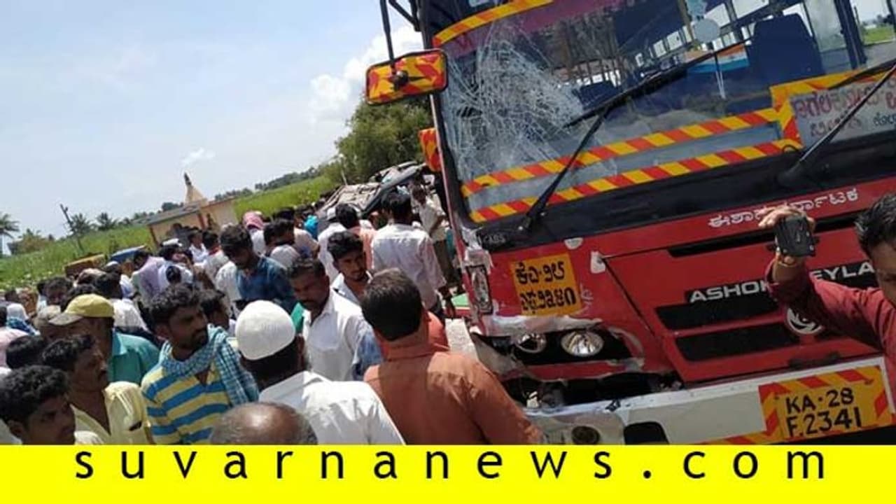 ದಂಡ ತಪ್ಪಿಸಿಕೊಳ್ಳಲು ಹೋಗಿ ಬಸ್ ಆಟೋ ನಡುವೆ ಭೀಕರ ಅಪಘಾತ ದಂಡ ತಪ್ಪಿಸಿಕೊಳ್ಳಲು ಹೋಗಿ ಬಸ್ ಆಟೋ ನಡುವೆ ಭೀಕರ ಅಪಘಾತ