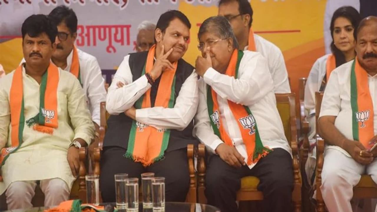 महाराष्ट्र में बीजेपी का बड़ा दांव, क्या इस वजह से काटे गए मंत्री समेत 12 मौजूदा विधायकों के टिकट? महाराष्ट्र में बीजेपी का बड़ा दांव, क्या इस वजह से काटे गए मंत्री समेत 12 मौजूदा विधायकों के टिकट?