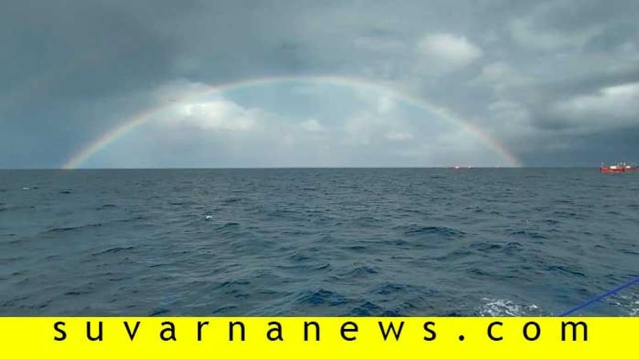 ಕಾರವಾರದ ಕಡಲ ತೀರದಲ್ಲೊಂದು ಅಚ್ಚರಿ : ಆಳ ಸಮುದ್ರದಲ್ಲಿ ಬಣ್ಣದೋಕುಳಿ ಕಾರವಾರದ ಕಡಲ ತೀರದಲ್ಲೊಂದು ಅಚ್ಚರಿ : ಆಳ ಸಮುದ್ರದಲ್ಲಿ ಬಣ್ಣದೋಕುಳಿ