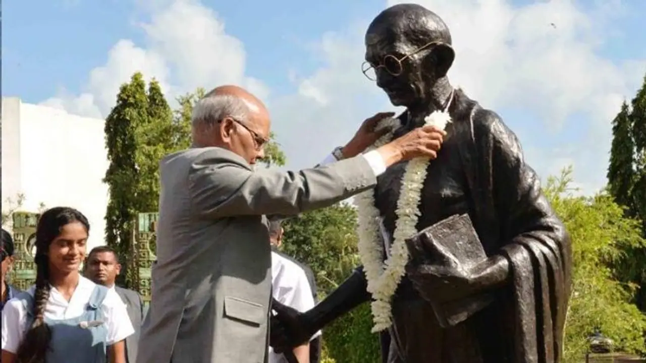 ಭಾರತರತ್ನಕ್ಕಿಂತ ಮೇಲೆ ಗಾಂಧಿ ಅವರನ್ನು ಜನ ಇಟ್ಟಿದ್ದಾರೆ: ಸುಪ್ರೀಂ ಭಾರತರತ್ನಕ್ಕಿಂತ ಮೇಲೆ ಗಾಂಧಿ ಅವರನ್ನು ಜನ ಇಟ್ಟಿದ್ದಾರೆ: ಸುಪ್ರೀಂ