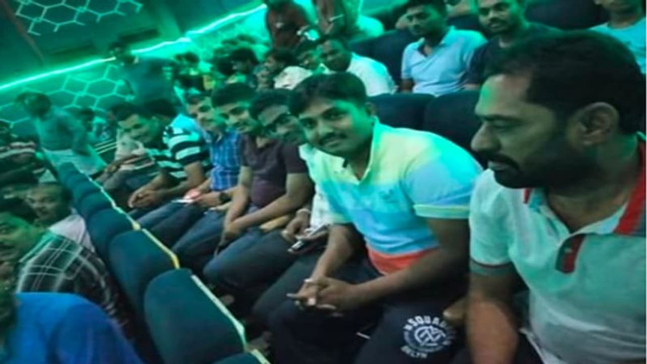 ಕಿಚ್ಚ ಸುದೀಪ್ ಸಿನಿಮಾಕ್ಕೆ ಹಾಜರ್, 7 ಜನ ಇನ್ಸ್ ಪೆಕ್ಟರ್ ಸಸ್ಪೆಂಡ್!