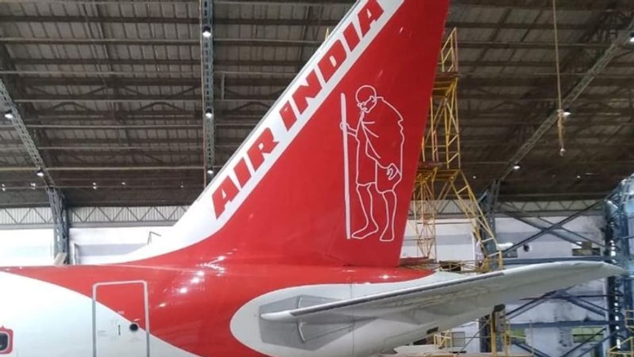ചിറകില്‍ ഗാന്ധിയുടെ ചിത്രവുമായി എയര്‍ ഇന്ത്യ വിമാനം