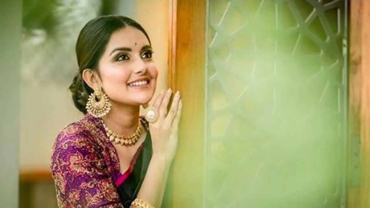 நடிகை மஹிமா நம்பியாருக்கு கிடைத்த விருது..! குவியும் பிரபலங்கள் வாழ்த்து..! நடிகை மஹிமா நம்பியாருக்கு கிடைத்த விருது..! குவியும் பிரபலங்கள் வாழ்த்து..!