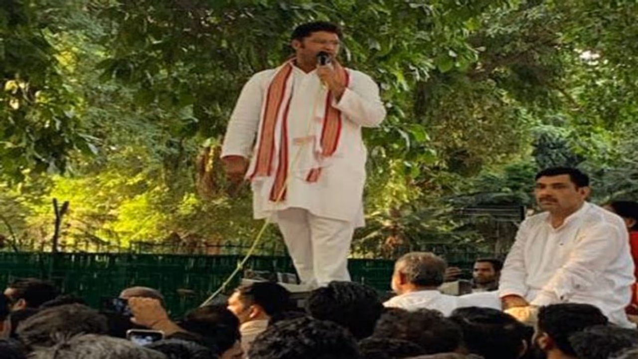 खामोश अशोक तंवर बने सोनिया के घर के बाहर ‘बागी’,मुश्किल में कांग्रेस