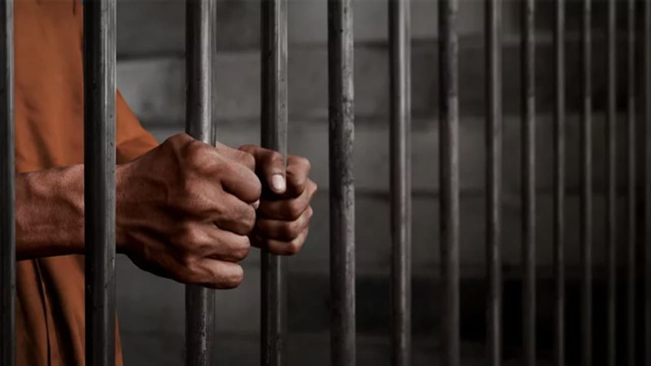 പ്രായപൂർത്തിയാകാത്ത പെൺകുട്ടിയെ പീഡിപ്പിച്ച് ഗർഭിണിയാക്കിയ മദ്രസാധ്യാപകൻ അറസ്റ്റിൽ