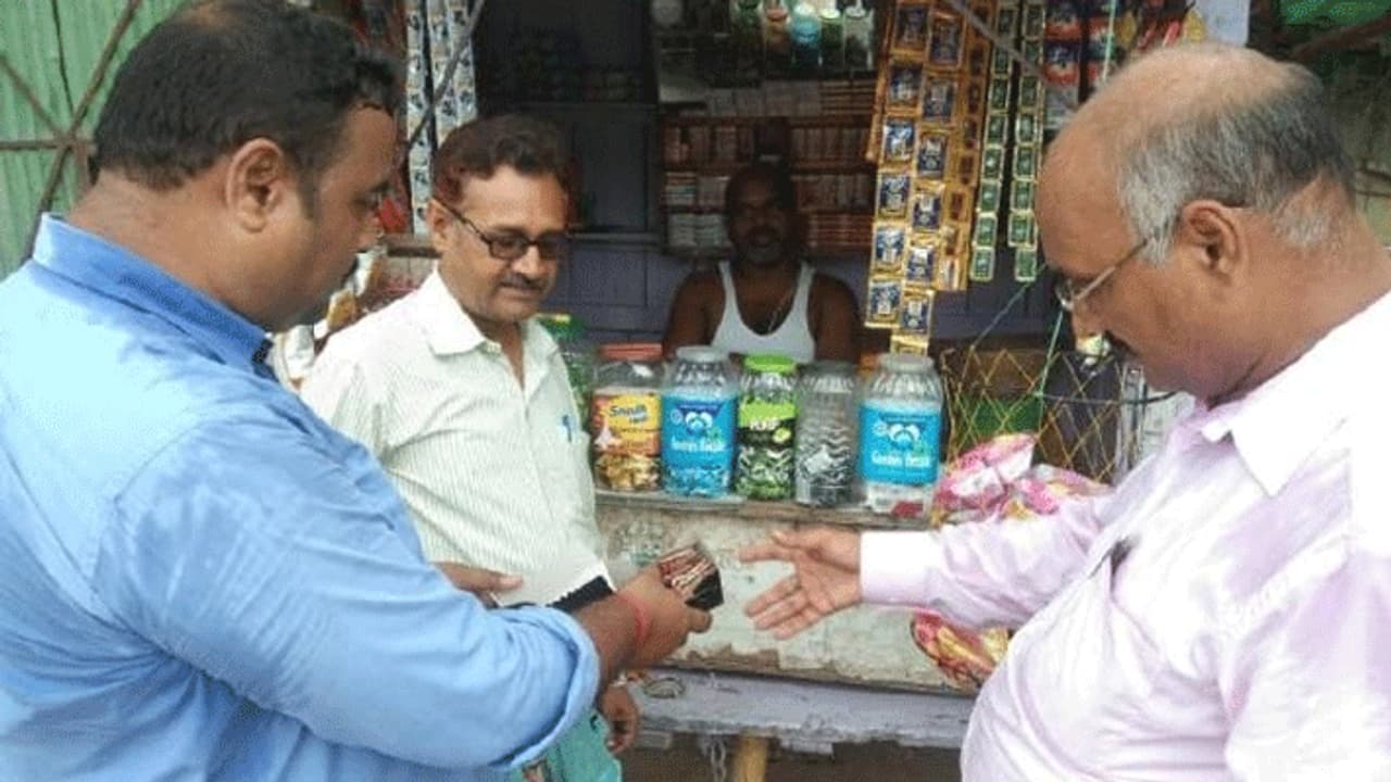 अगर कोई 'पान मसाला' का शौकीन है तो इस राज्य में आने से पहले सोच ले... अगर कोई 'पान मसाला' का शौकीन है तो इस राज्य में आने से पहले सोच ले...