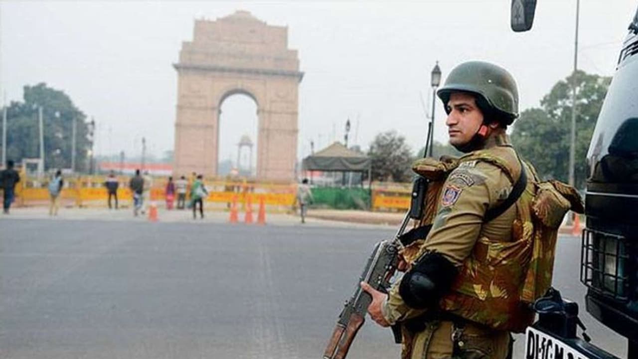 ജെയ്ഷെ ഭീകരർ കടന്നെന്ന് റിപ്പോർട്ട്; ദില്ലിയിൽ കനത്ത സുരക്ഷ ജെയ്ഷെ ഭീകരർ കടന്നെന്ന് റിപ്പോർട്ട്; ദില്ലിയിൽ കനത്ത സുരക്ഷ
