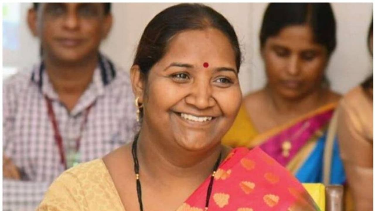 സര്ക്കാര് സ്കൂളിലെ പാചകക്കാരി മാത്രമല്ല; ഇവര് ഇനി ഇലക്ഷന് കമ്മീഷന് അംബാസിഡര് സര്ക്കാര് സ്കൂളിലെ പാചകക്കാരി മാത്രമല്ല; ഇവര് ഇനി ഇലക്ഷന് കമ്മീഷന് അംബാസിഡര്