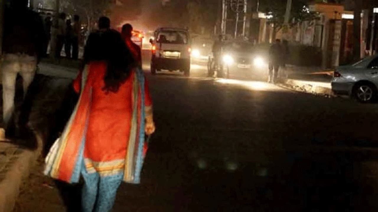 ममता के आगे बेबस होकर शर्मनाक काम कर बैठी M.A पास महिला, नाम नकली, लेकिन काम था असली ममता के आगे बेबस होकर शर्मनाक काम कर बैठी M.A पास महिला, नाम नकली, लेकिन काम था असली