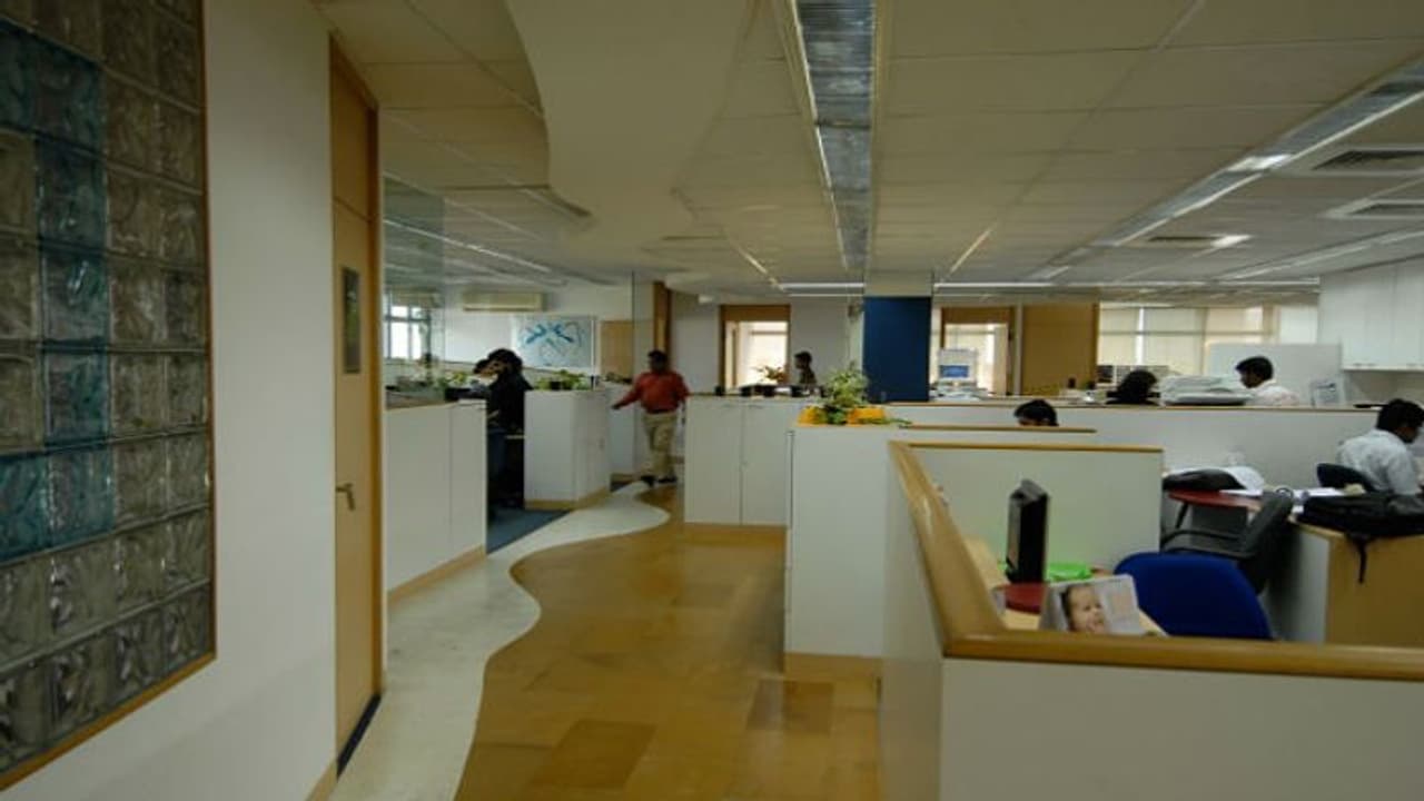 অফিসে প্রচুর ব্যয় করেও লাভের মুখ দেখছেন না, জেনে নিন বাস্তুর নিয়ম গুলি অফিসে প্রচুর ব্যয় করেও লাভের মুখ দেখছেন না, জেনে নিন বাস্তুর নিয়ম গুলি