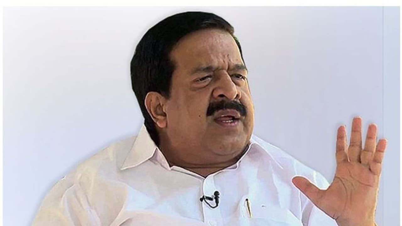 ശബരിമലയില് ആചാരം സംരക്ഷിക്കണമെന്നതാണോ പിണറായിയുടെ അഭിപ്രായം?; ചോദ്യവുമായി ചെന്നിത്തല ശബരിമലയില് ആചാരം സംരക്ഷിക്കണമെന്നതാണോ പിണറായിയുടെ അഭിപ്രായം?; ചോദ്യവുമായി ചെന്നിത്തല