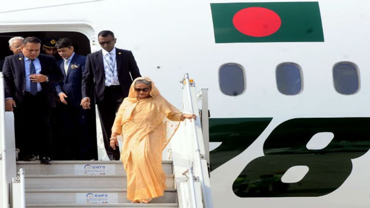 পদ্মার ইলিশ পাঠিয়ে এবার ভারতে এলেন হাসিনা, মোদীর সঙ্গে বৈঠক শনিবার পদ্মার ইলিশ পাঠিয়ে এবার ভারতে এলেন হাসিনা, মোদীর সঙ্গে বৈঠক শনিবার