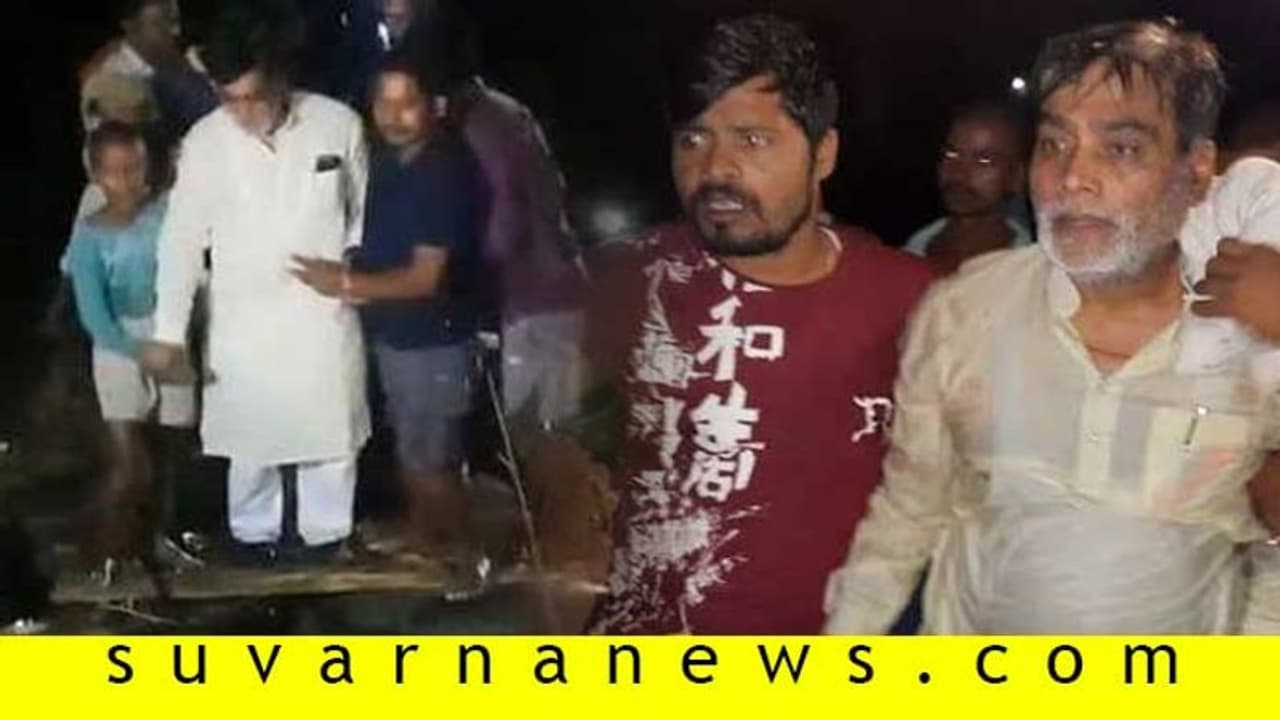 Video, ನೆರೆ ಪರಿಹಾರದಲ್ಲೂ ಫೋಟೋ ಹುಚ್ಚು: ಕೊಚ್ಚೆಗೆ ಬಿದ್ದ ಬಿಜೆಪಿ ಸಂಸದ!