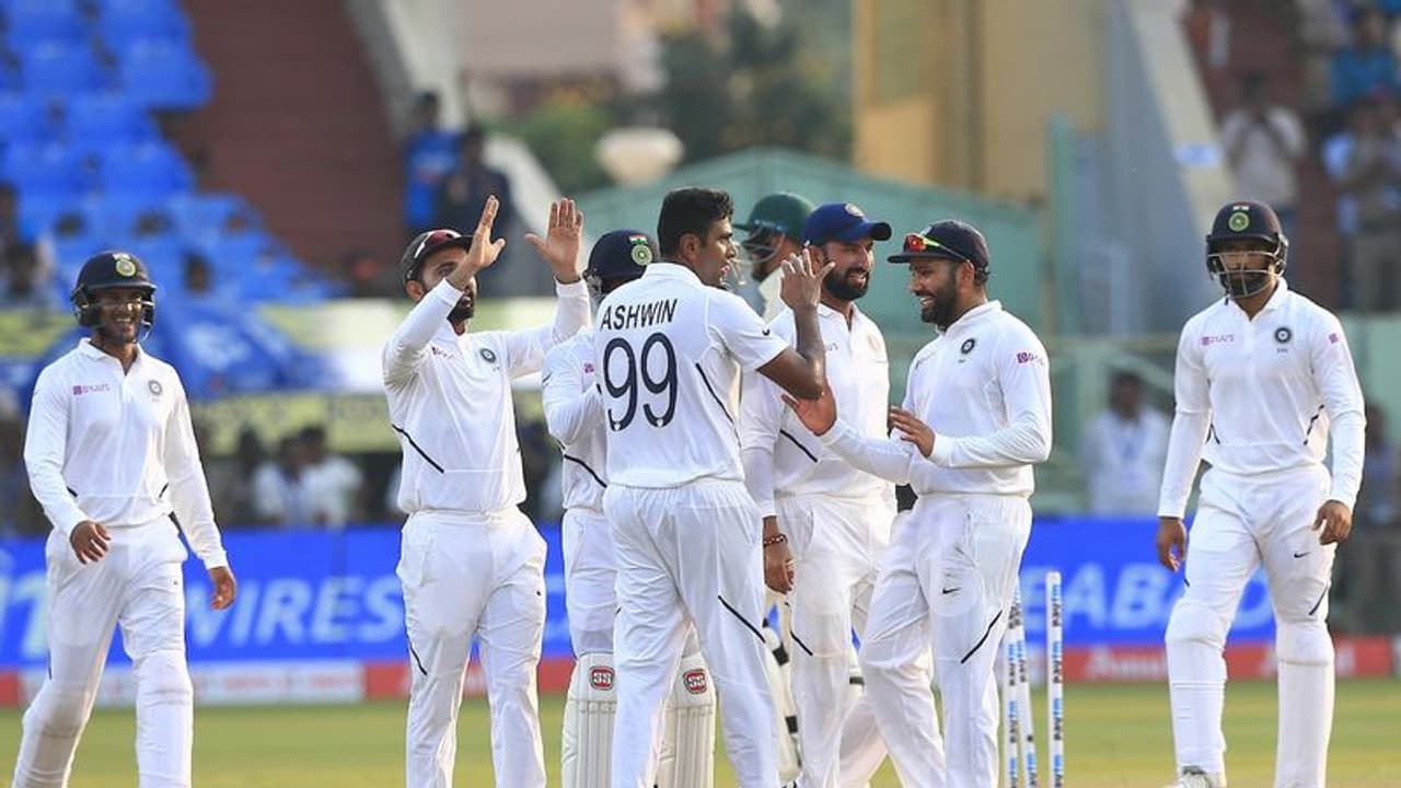 INDvSA 1ನೇ ಟೆಸ್ಟ್; ಭಾರತ ಬಿಗಿ ಹಿಡಿತ, 3 ವಿಕೆಟ್ ಕಳೆದುಕೊಂಡ ಆಫ್ರಿಕಾ!