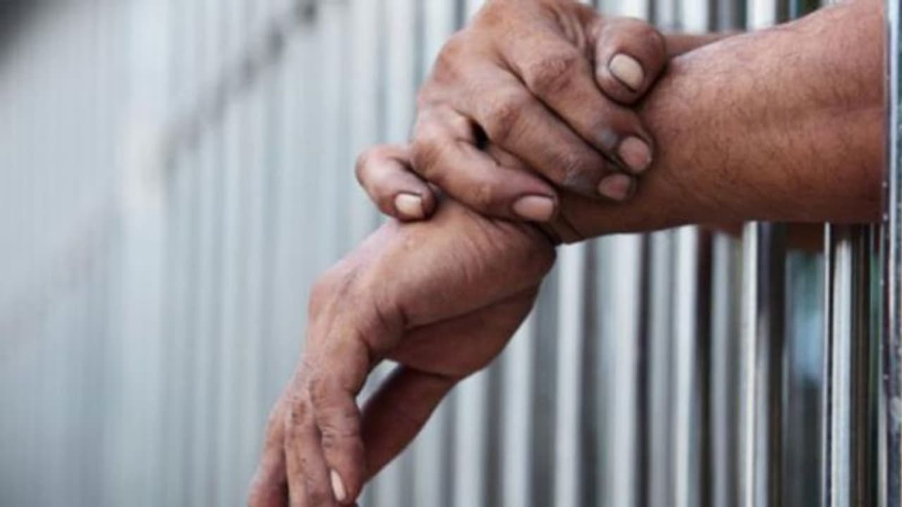 ಜೈಲಲ್ಲೇ ಪತ್ರಕರ್ತ ಅನಿಲ್ ರಾಜ್ ಆತ್ಮಹತ್ಯೆ! ಜೈಲಲ್ಲೇ ಪತ್ರಕರ್ತ ಅನಿಲ್ ರಾಜ್ ಆತ್ಮಹತ್ಯೆ!