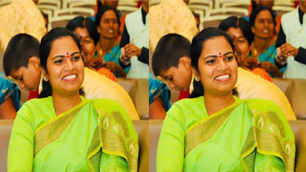 ఆమె ఉద్యోగానికి ఎసరు పెట్టిన వైసీపీ ఎమ్మెల్యే విడుదల రజిని ఫోన్ కాల్