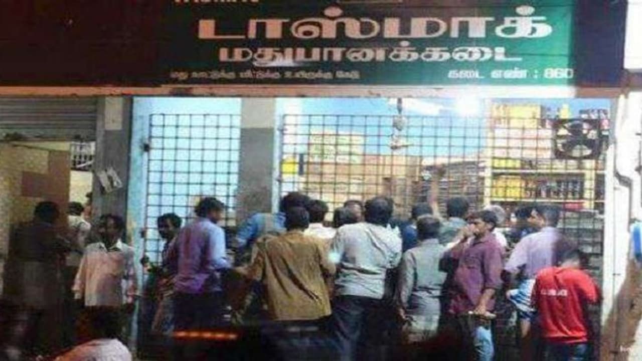 தஞ்சையில் அரசு டாஸ்மாக் கடையில் மது அருந்திய 2 பேர் மரணம் தஞ்சையில் அரசு டாஸ்மாக் கடையில் மது அருந்திய 2 பேர் மரணம்