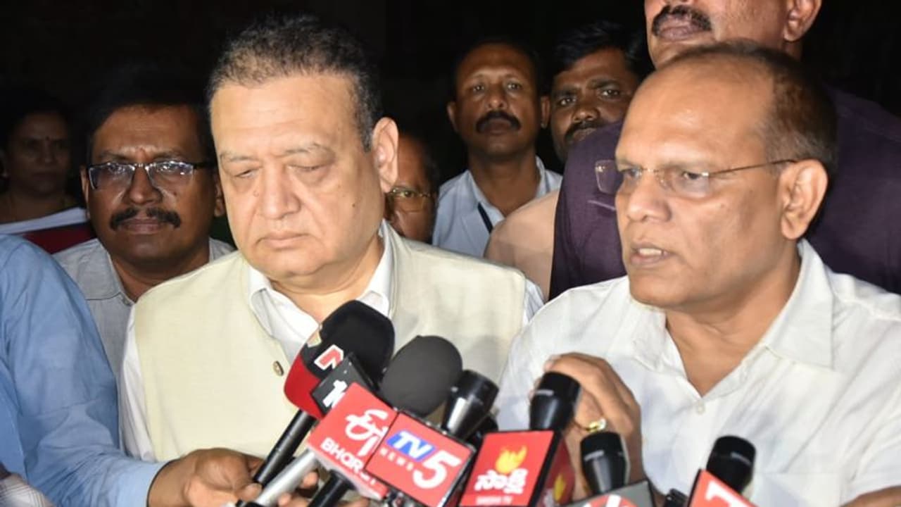 ఆర్టీసిలో కొత్త ఉద్యోగుల నియామకంపై కేసీఆర్ కు సునీల్ శర్మ నివేదిక ఆర్టీసిలో కొత్త ఉద్యోగుల నియామకంపై కేసీఆర్ కు సునీల్ శర్మ నివేదిక