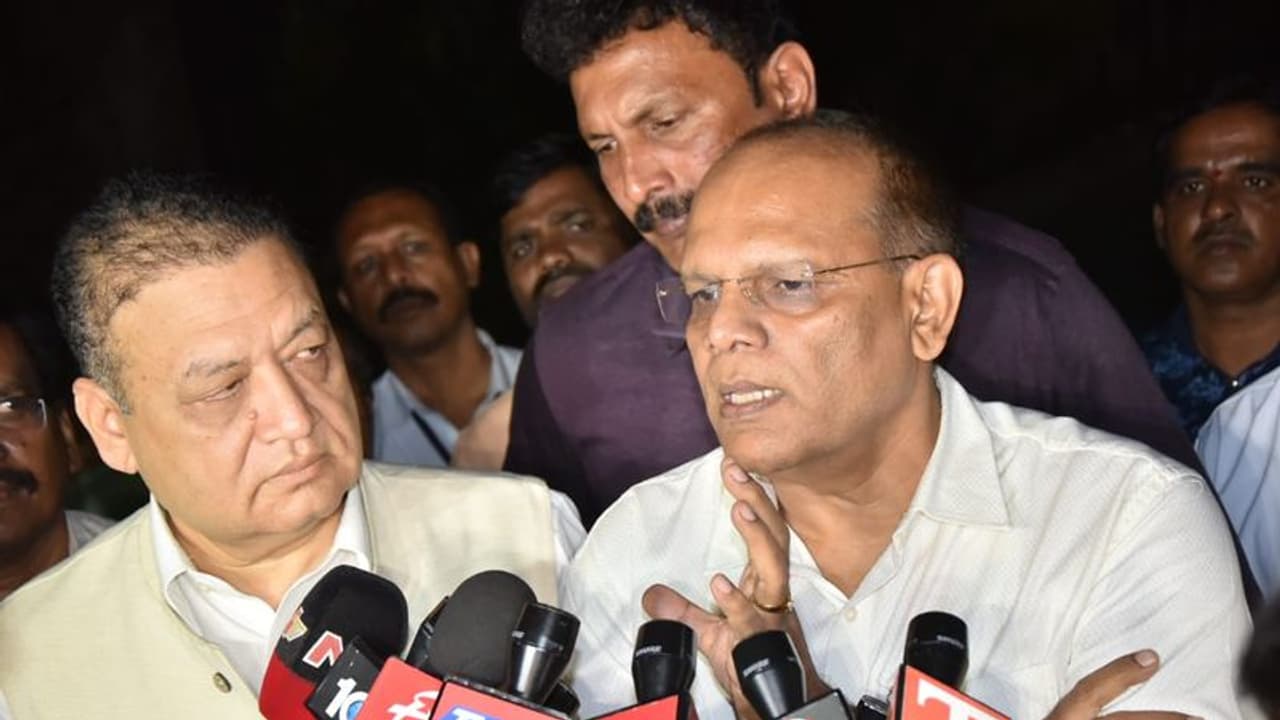 చర్చలు ఫెయిల్, అసలు లోగుట్టు ఇదే: వాళ్లు వెళ్లిపోయారు, వీరు ఉండిపోయారు చర్చలు ఫెయిల్, అసలు లోగుట్టు ఇదే: వాళ్లు వెళ్లిపోయారు, వీరు ఉండిపోయారు