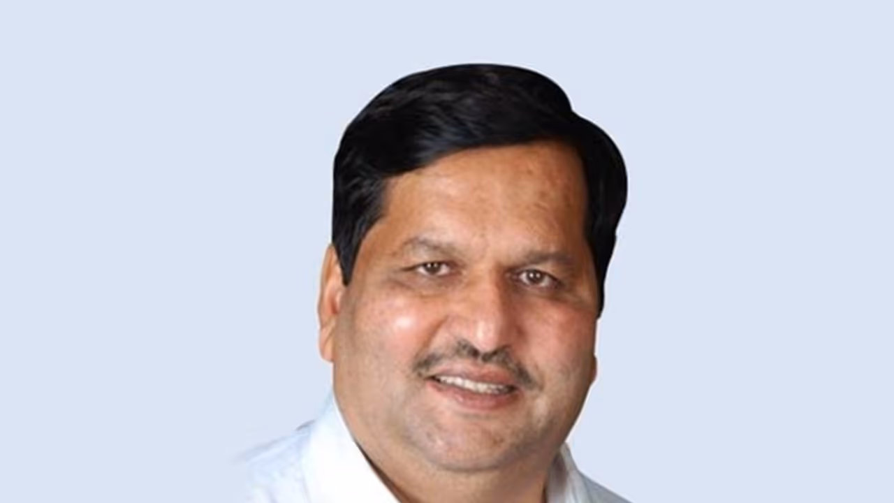 करोड़ों में है मुंबई बीजेपी अध्यक्ष की प्रॉपर्टी, सिर्फ पत्नी के पास 7 करोड़ का सोना चांदी करोड़ों में है मुंबई बीजेपी अध्यक्ष की प्रॉपर्टी, सिर्फ पत्नी के पास 7 करोड़ का सोना चांदी