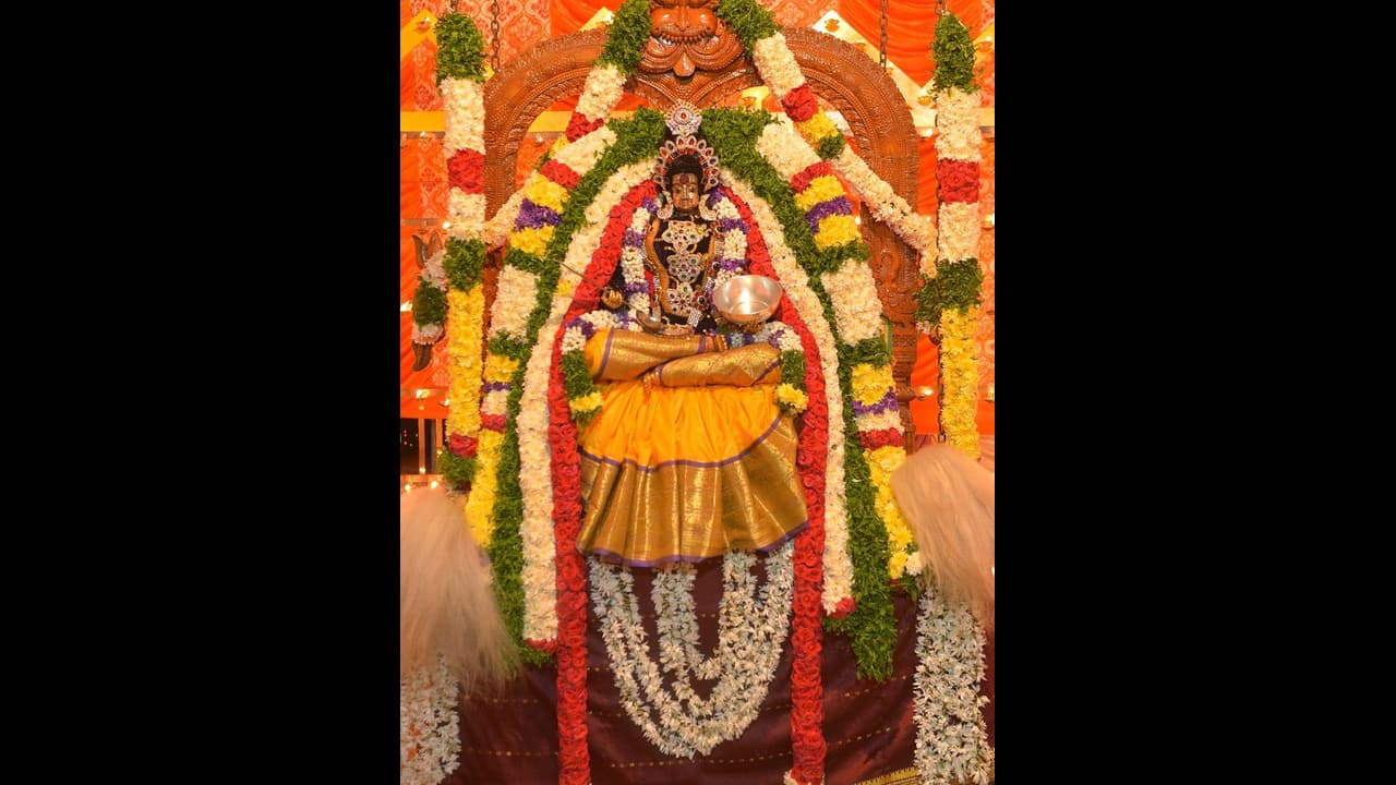 కర్నూలులో కన్నుల పండువగగా శ్రీగిరి దసరా మహోత్సవాలు కర్నూలులో కన్నుల పండువగగా శ్రీగిరి దసరా మహోత్సవాలు