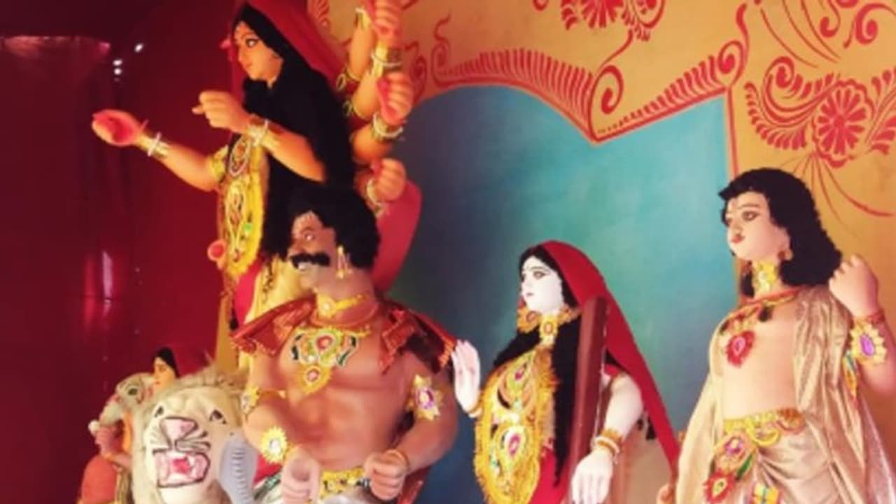 দুর্বারের দুর্গাপুজোয় নিষিদ্ধপল্লীও আজ 'সিদ্ধ' দুর্বারের দুর্গাপুজোয় নিষিদ্ধপল্লীও আজ 'সিদ্ধ'