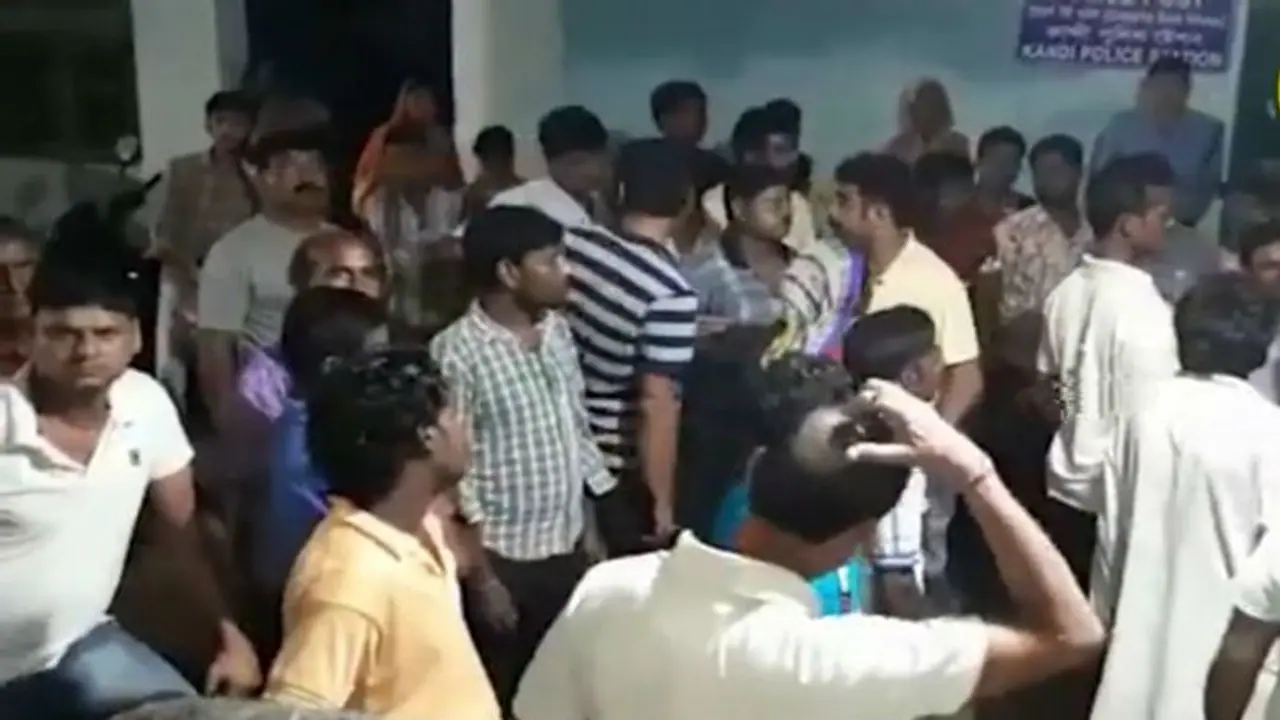 বাড়ি ভেঙে বিপত্তি, ঠাকুর দেখতে বেরিয়ে মুর্শিদাবাদে মৃত দুই শিশু বাড়ি ভেঙে বিপত্তি, ঠাকুর দেখতে বেরিয়ে মুর্শিদাবাদে মৃত দুই শিশু