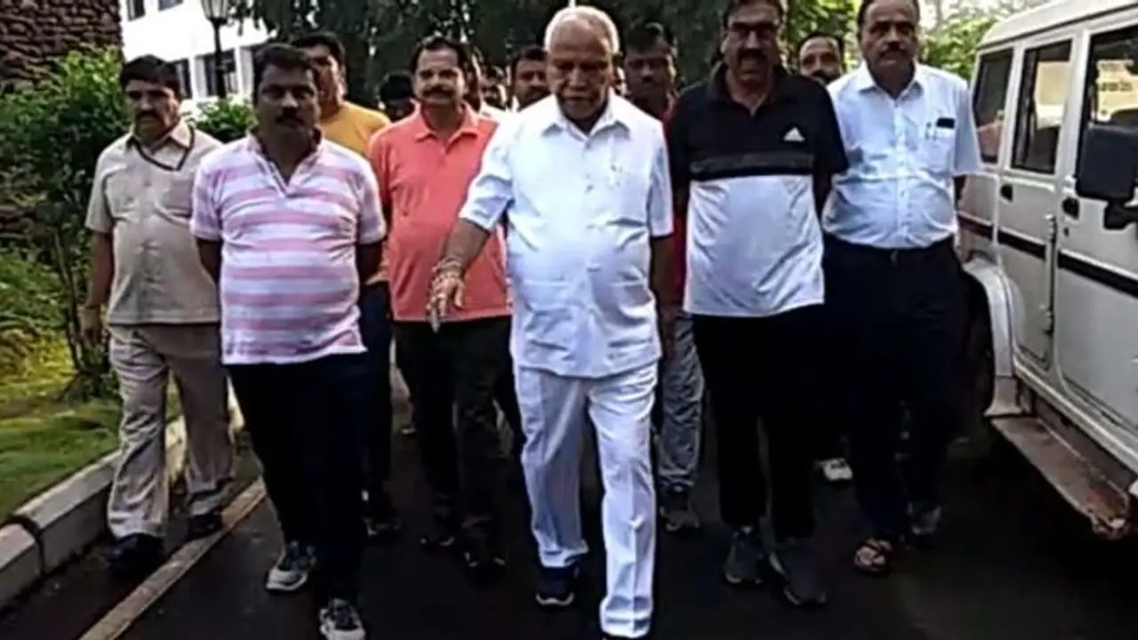 ಸರ್ಕಾರ ವಜಾಗೊಳಿಸಿ ರಾಜೀನಾಮೆ ನೀಡಲು ಒತ್ತಾಯ